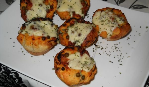 Мъфини с доматен сос и грах