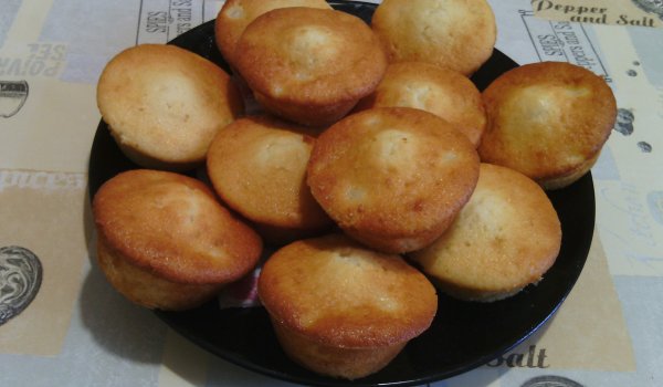 Мъфини с ябълки и заквасена сметана