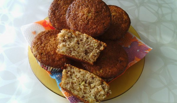 Мъфини с круши и лешници