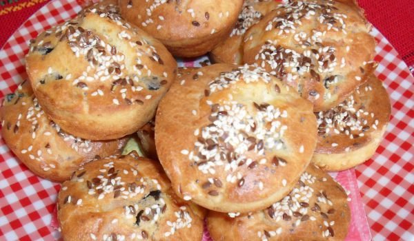 Мъфини с луканка, сирене и кашкавал