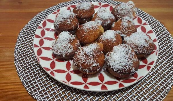 Мъфини с мед и кокосови стърготини