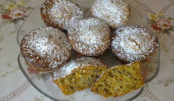 Мъфини с орехи и моркови