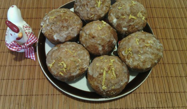 Мъфини с орехи, моркови и лимонена глазура