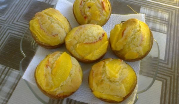 Мъфини с прясно мляко и нектарини