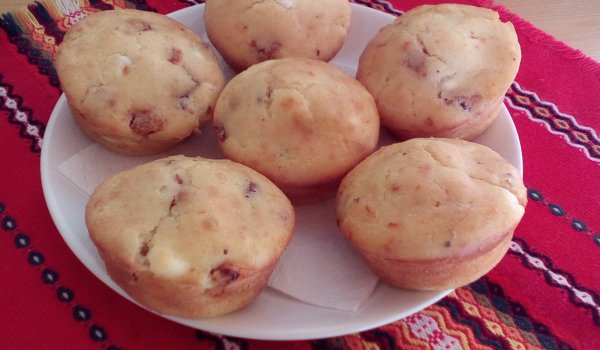 Мъфини със сирене и сушени домати