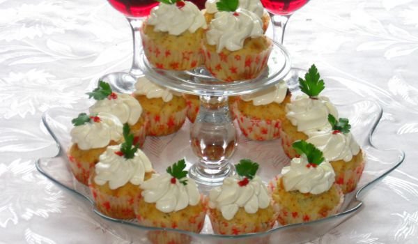 Мъфини със сирене и сушени домати