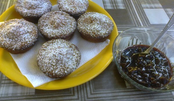 Мъфини със сладко и черни стафиди