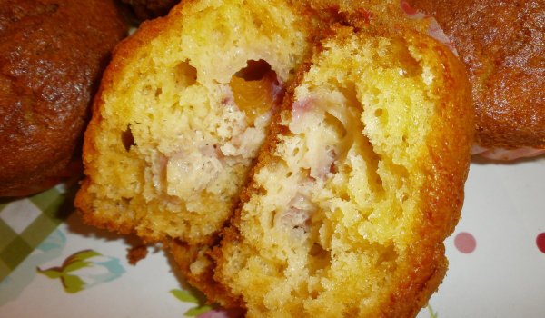 Мъфини със заквасена сметана и праскови
