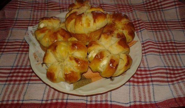 Мъфини-цветя с крема сирене