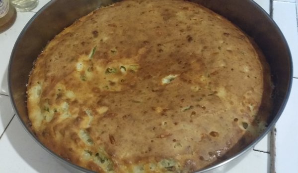 Мързелива питка с пресен лук и кашкавал