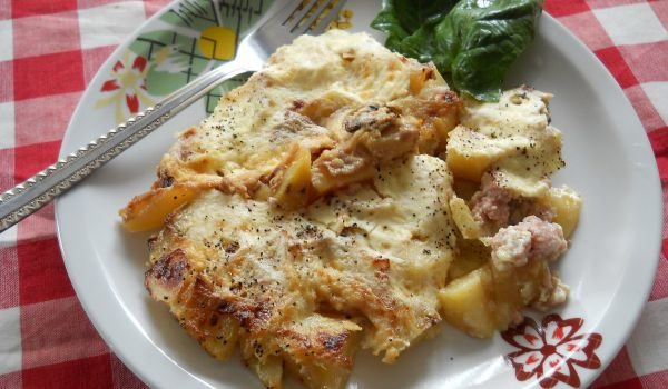 Мусака от картофи с гъби и кайма