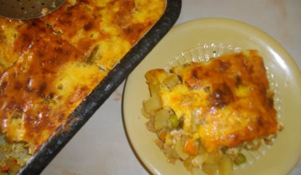 Мусака с кайма, картофи и кашкавалена заливка
