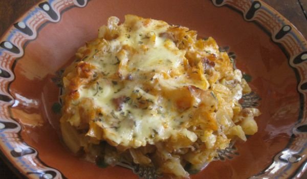 Мусака с кисело зеле, гъби и кайма