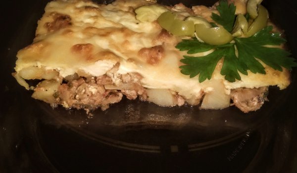 Мусака със свинска кайма и кашкавалена коричка