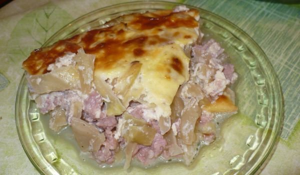 Мусака със зеле и телешка кайма