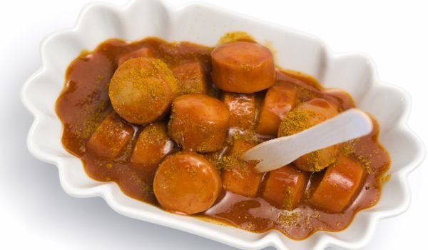 Наденички с къри и доматен сос