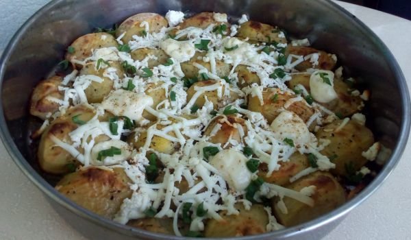 Надупени картофи със сирена