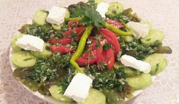 Най-българската пикантна салата