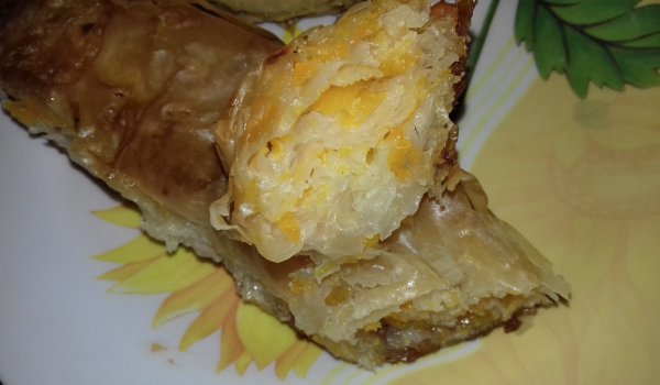 Навита баница със сурова тиква и канела