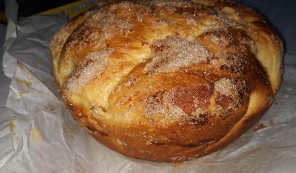 Неустоим козунак със стафиди, месен в хлебопекарна