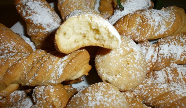 Неустоими сладки с извара и масло