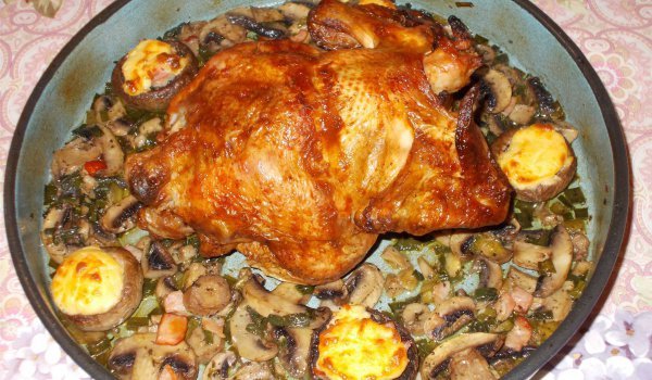 Неустоимо пиленце с ароматни печурки и зеленийки
