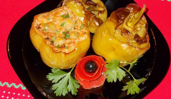 Невероятни чушки с кайма, ориз и арпаджик