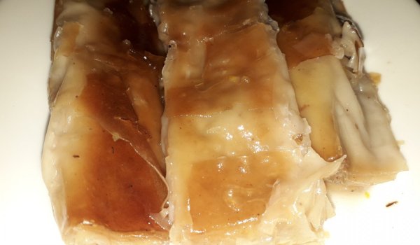 Новогодишна баклава с орехи и локум