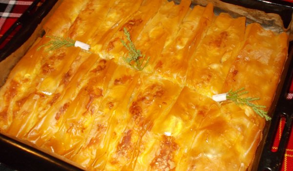Новогодишна баница с парички и биволско сирене