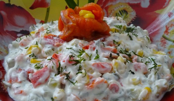 Новогодишна млечна салата с печени чушки