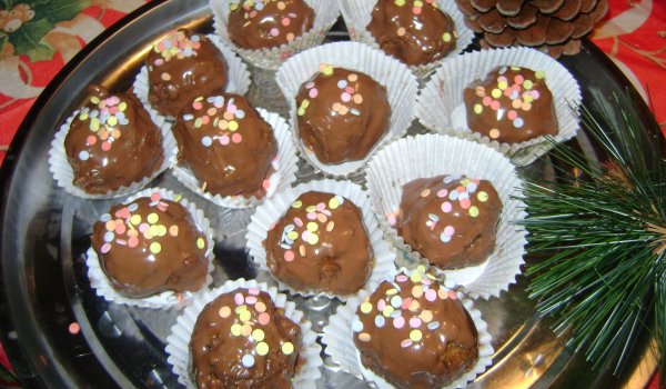 Новогодишни топки от моркови и мюсли