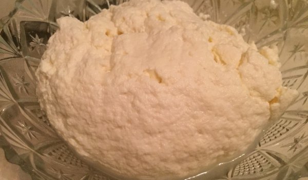 Обезмаслена и безсолна домашна извара
