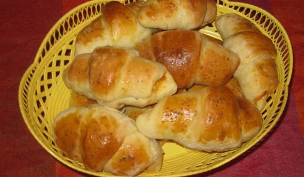 Обикновени кифлички със солена плънка