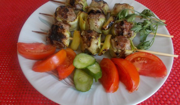 Облечени кюфтенца с тиквичка на скара