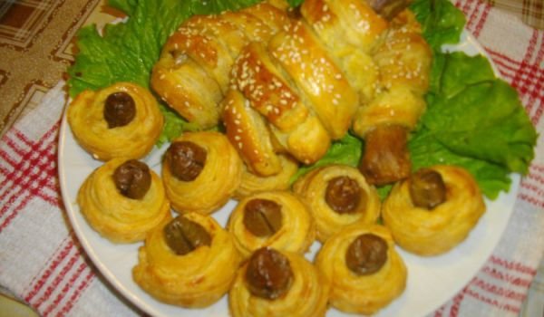 Облечени пилешки бутчета и маслини в бутер тесто
