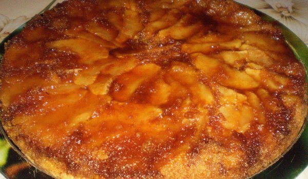 Обърнат ябълков сладкиш