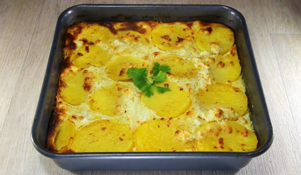 Огретен със сирене и картофи