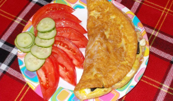Омлет с овче сирене и маслини