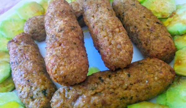 Ориенталски кебапчета с булгур