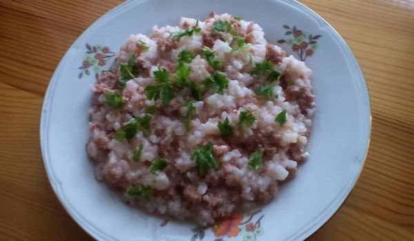 Ориз на фурна с кайма и домати