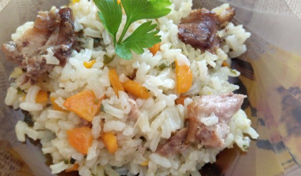 Ориз на фурна с месо от консерва