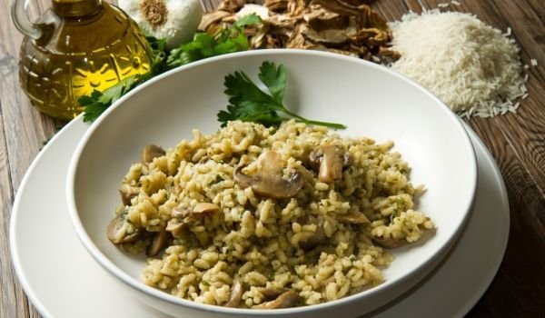 Ориз с гъби, моркови и маслини по китайски