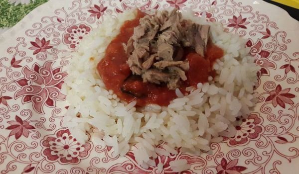 Ориз с испански сос и риба тон