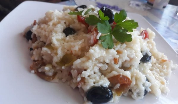 Ориз с маслини на тиган