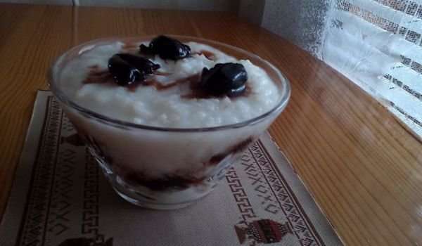 Ориз с мляко и череши