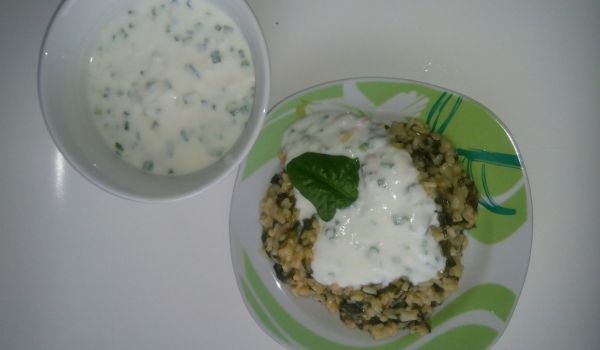 Ориз със спанак и чеснов сос