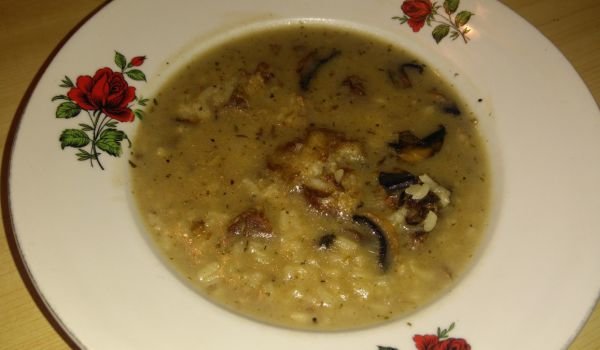 Ориз със свинско и гъби в тенджера