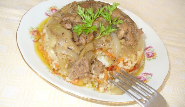 Ориз със зеленчуци и месо в гювеч