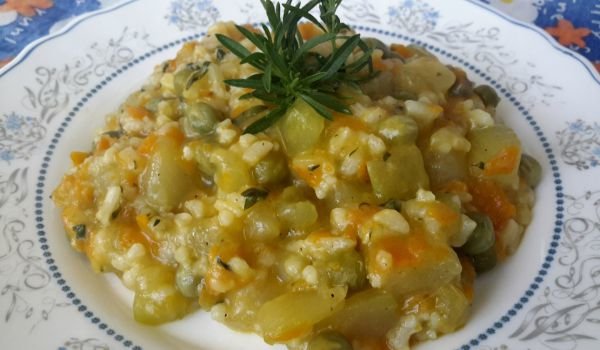 Ориз със зеленчуци и прясна чубрица