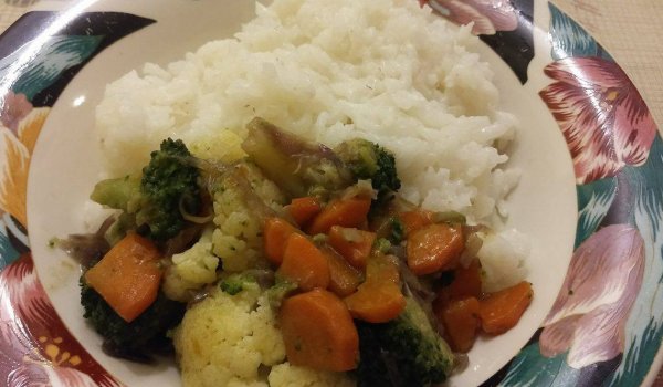 Ориз със зеленчуци и соев сос по китайски